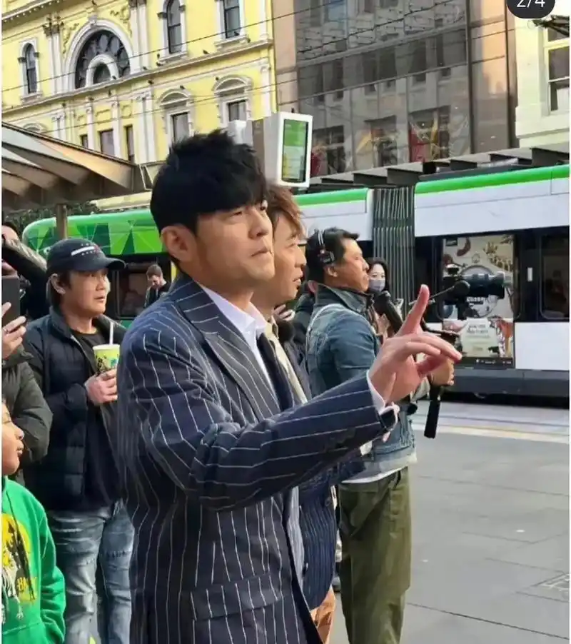 看来周杰伦也有脱发的烦恼了!