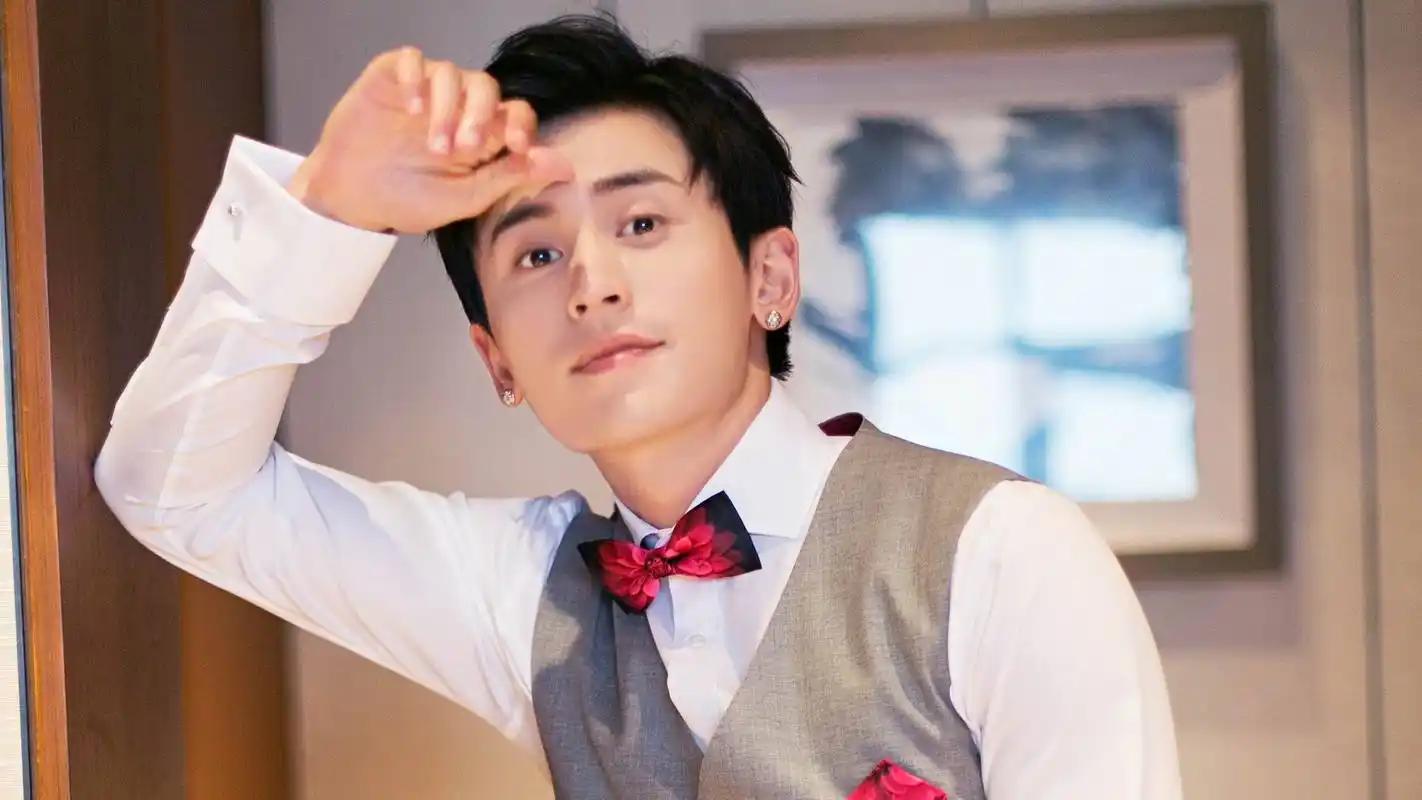 小鲜肉张哲瀚帅气写真高清电脑壁纸