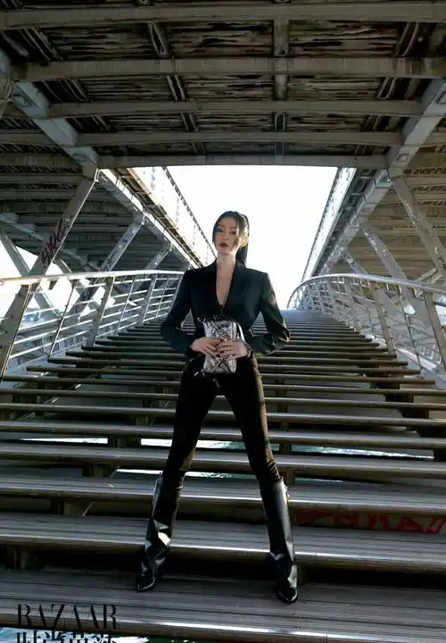 张天爱巴黎时尚礼服看起来好酷,事业好迷人好漂亮_爱的_目光_暗黑