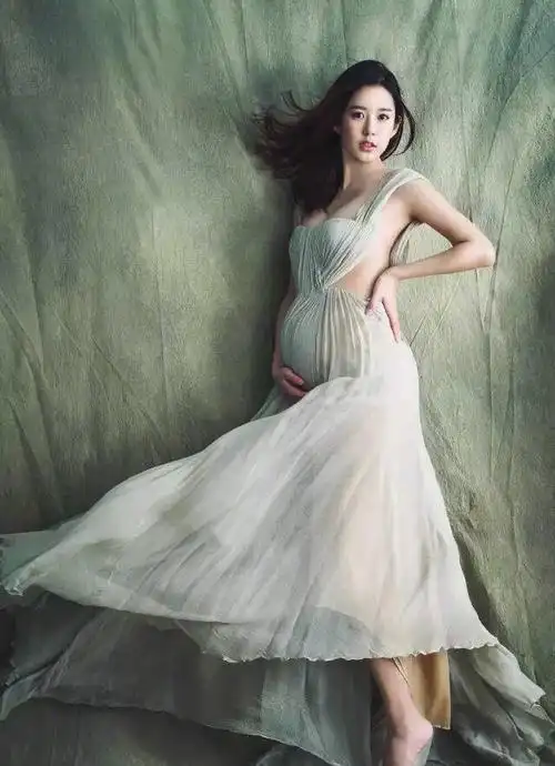 女星孕肚照奶茶妹妹清纯张子萱温婉陈浩民媳妇就女星孕