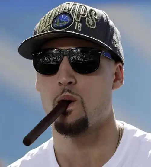 nba巨星抽雪茄照乔丹霸气侧漏科比稚嫩汤神像吃巧克力棒