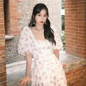 两个人的小森林虞书欣同款泡泡袖碎花连衣裙方领收腰显瘦气质女潮