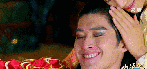 塘主张翰 在《山海经》这部剧里 以眼线 烟熏的造型, 再加上一脸邪性