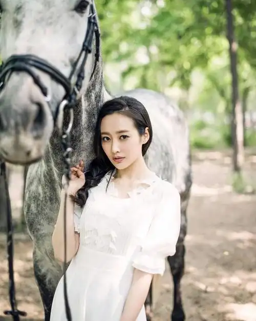 李纯个人资料(这俩女星傻傻分不清楚)