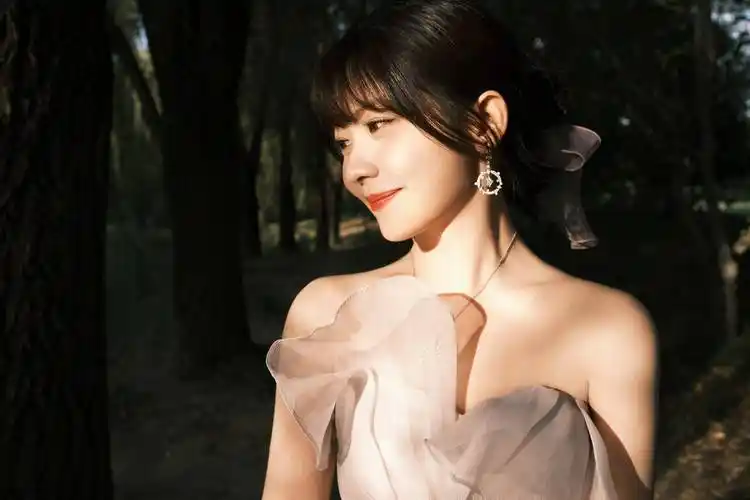 赖美云一字露肩薄纱连衣裙性感写真_连衣裙_写真_云一