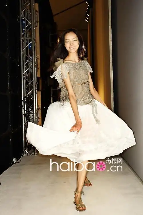 中国超模孙菲菲2011春夏时装周全面爆发