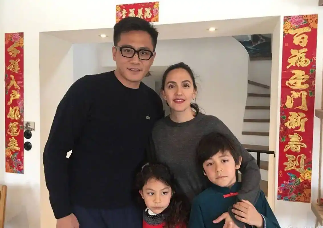 刘烨儿子诺一,法国街头宣传中国文化!