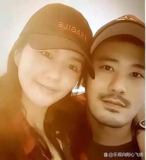 非常幸福的被新的男友求婚,并且结婚了,不过感觉谭维维的老公,哪里