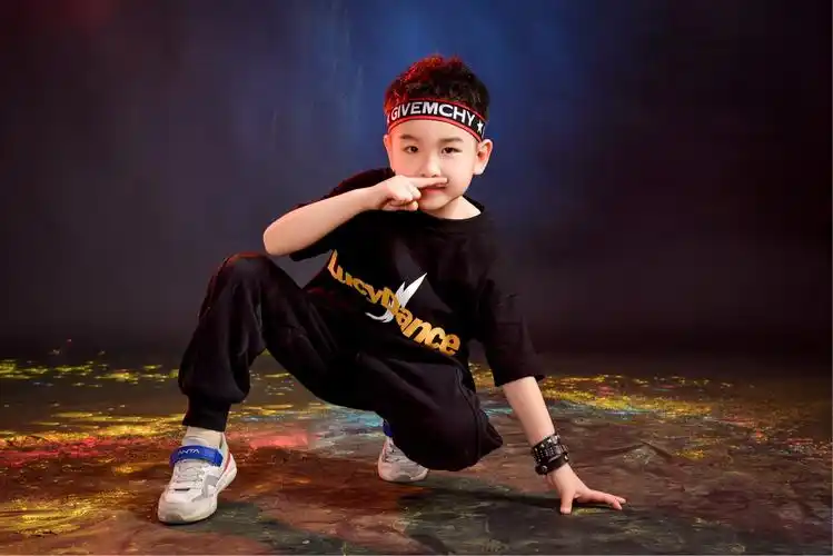 修图师-海智的儿童摄影作品《街舞男孩》