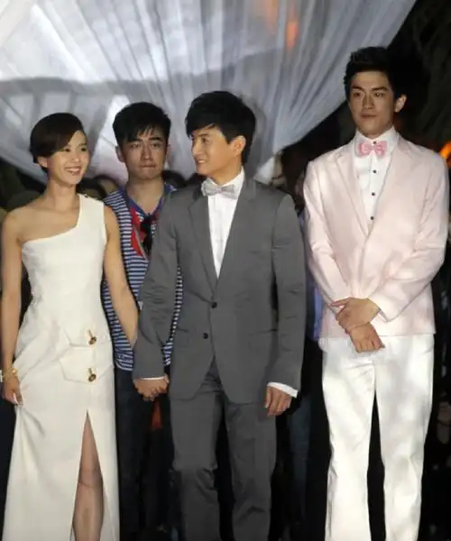 林更新吴奇隆刘诗诗合影旧照#林更新站在吴奇隆刘诗诗旁边有点像伴郎