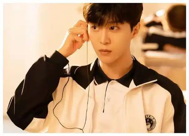 却拿不出一首像样的代表作,这4位明星实在太尴尬_音乐_范丞丞_鞠婧祎