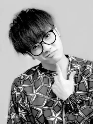 华晨宇生活写真照-明星库-中国时尚网