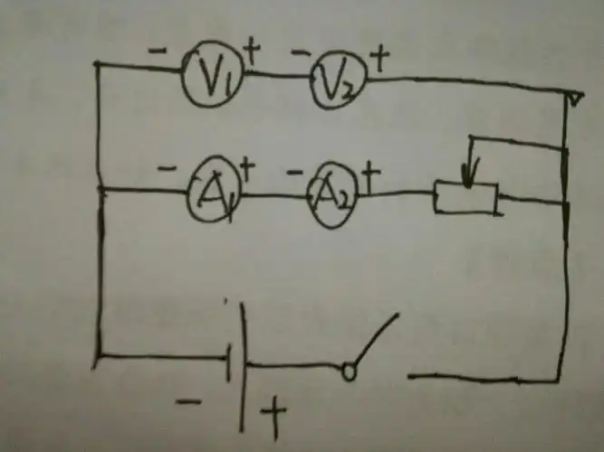 展开全部 电路图为下图,只有电池和电表有正负极,有正负极的设备必须