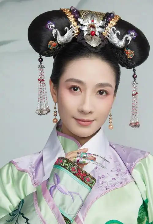 陶昕然10年后再扮安陵容,脸部圆润更有贵气感,眼神依旧很带感-搜狐大