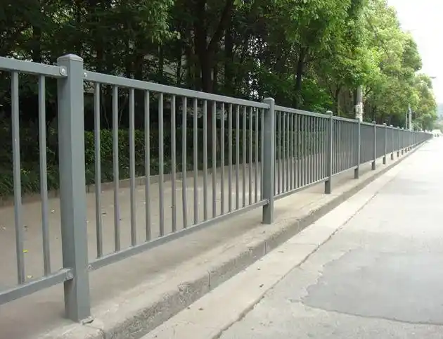 江门交通护栏报价 江海人车分流栏杆 鹤山人行道隔离栅