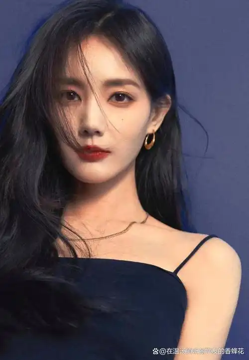 令人震惊的是,李一桐icon不仅仅是在戏里惊艳了观众,连在受审过程中也