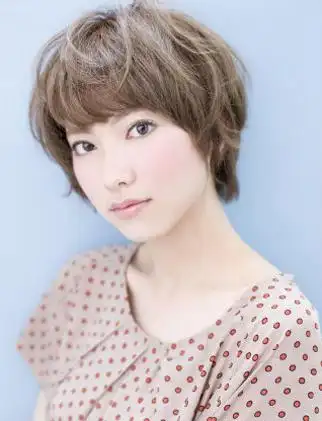 高颧骨菱形脸女生适合的短发发型