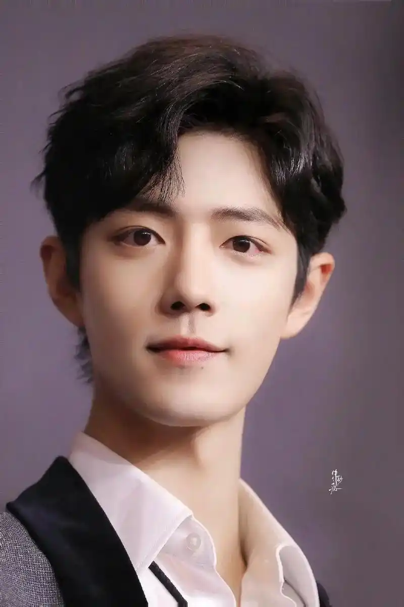 肖战 愿你像暗夜里的萤火虫,用你的点点微光照亮黑暗,送来光 - 抖音