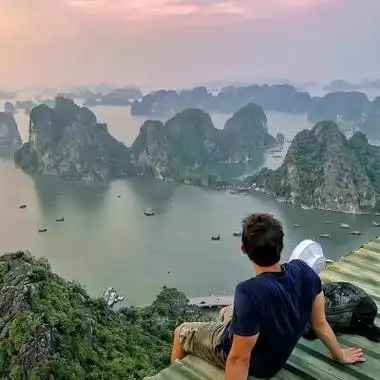 由美头网整理发布,男生头像频道提供更多与高冷,很气质,成熟,很冷酷