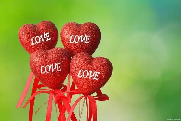 爱情,如一杯香浓的咖啡,带来温暖和甜蜜;怀念,如一阵微风,吹来深情和