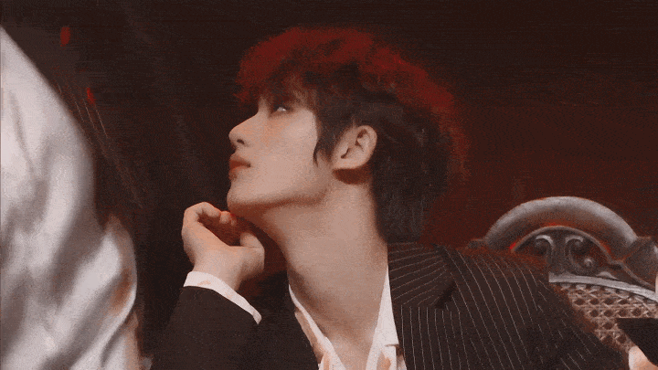 没想到张真源女装还带点御姐风▼贺峻霖▼只能说一句,不愧是tina贺啊!