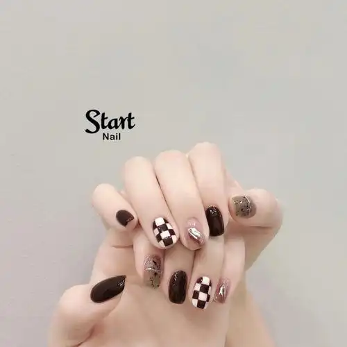 棋盘格美甲┃四季皆可棋盘格明星时尚元素