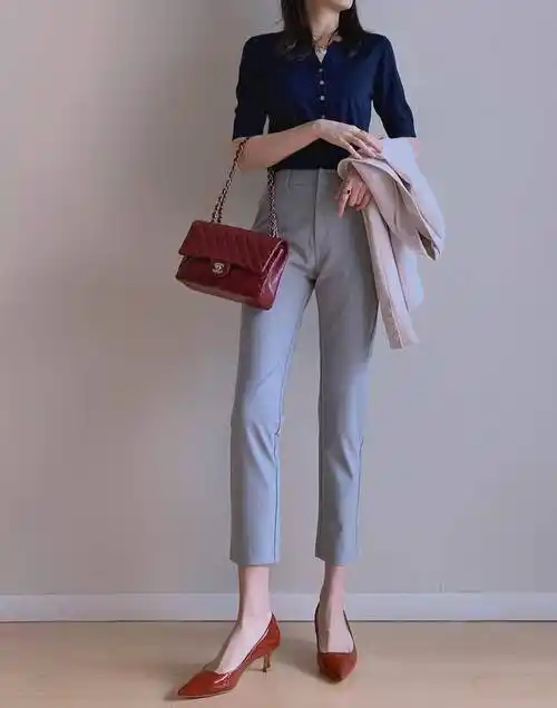 藏蓝色上衣搭配什么裤子好看?一起来寻找穿搭灵感吧_海军蓝_颜色_风格