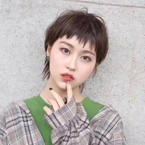 大饼脸适合什么发型,大饼脸适合什么发型女(几款好看的短发造型)