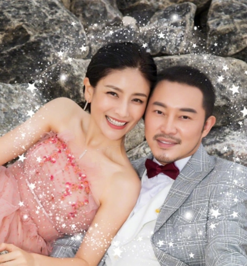 沙溢晒结婚照庆十周年