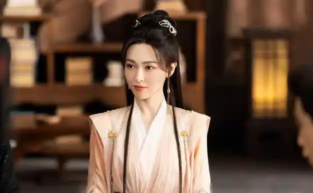 唐嫣强势回归85花一线资源彻底迎飞升全新妆造风格太惊