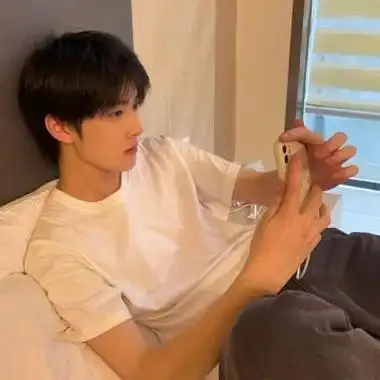 由美头网整理发布,男生头像频道提供更多与精致,生活,温柔,阳光相关的