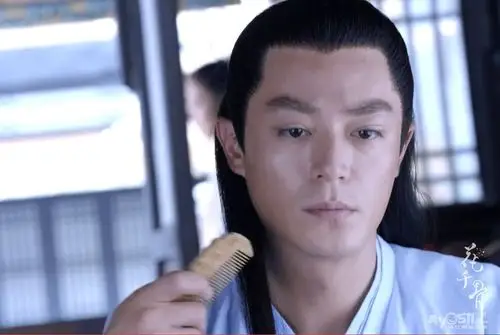 梳头发是一种修身 难怪古代男人多留长头发