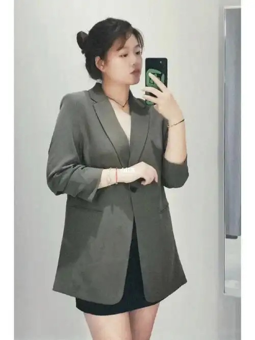 175cm160斤朋友说像极了微商女强人