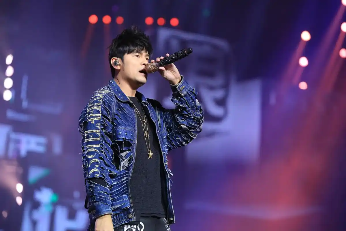 说一句周杰伦歌曲中带"雨"的歌词,让雨不再那么讨厌.