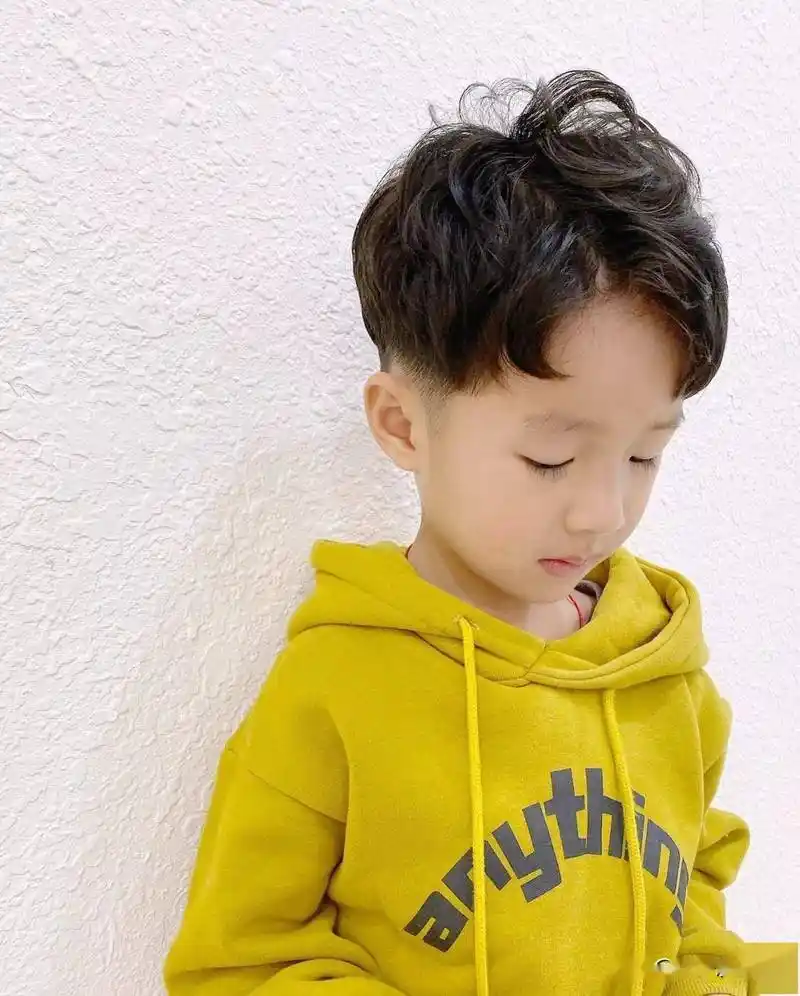 今春帅气小男孩发型推荐款式多样百变你儿子值得拥有