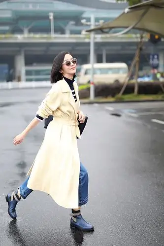 佟丽娅大衣阔腿裤文艺街拍写真图片[3/5]_明星_美桌网