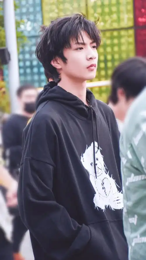 新生代演员刘耀文