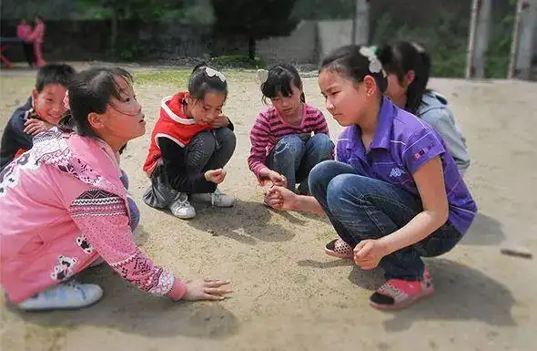 以前辛集人小时候都是这样开学的!看着看着就哭了.【辛集那些事】