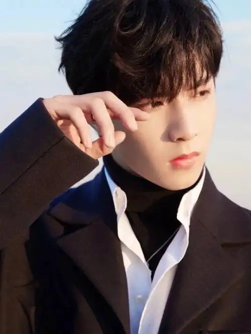 帅气男孩刘耀文