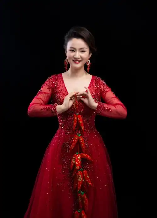 p>李红艳,土家族,桑植县人,张家界本土女歌手.