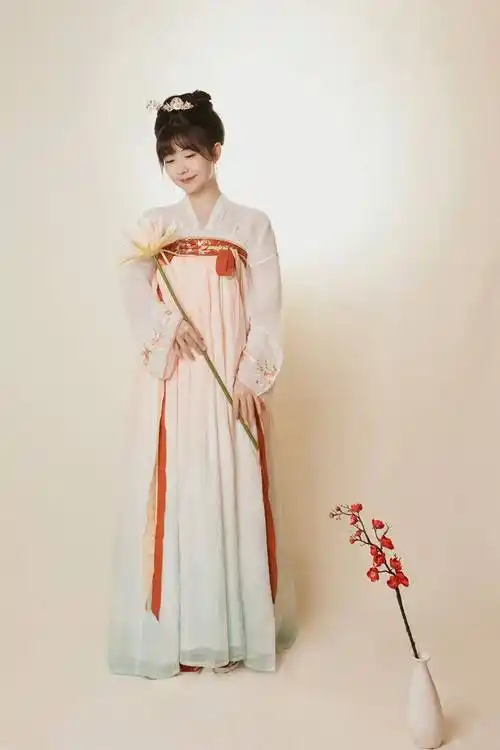 赖美云汉服仙气十足写真_赖美云_写真