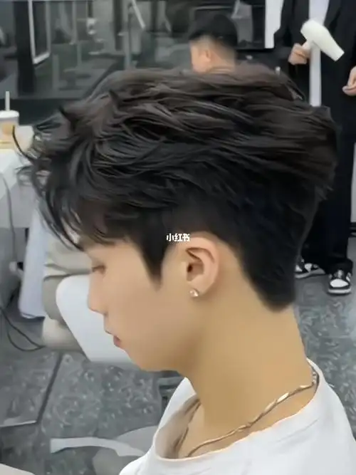 男生韩式烫发韩式微分气垫烫帅气又精致 | 男生发型推荐 | 男生韩式