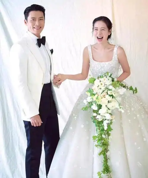 孙艺珍晒婚纱照真的好甜蜜啊两周年结婚纪念日快乐