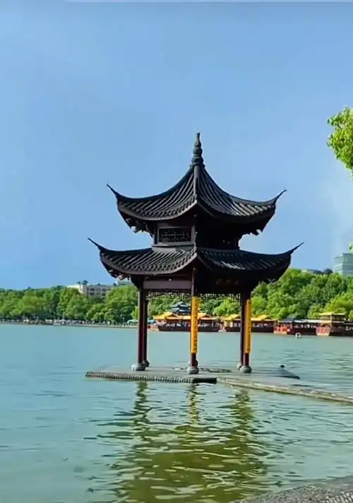 杭州西湖美景,  来杭州一定要走一趟断桥 ,好山好水好风景  - 抖音