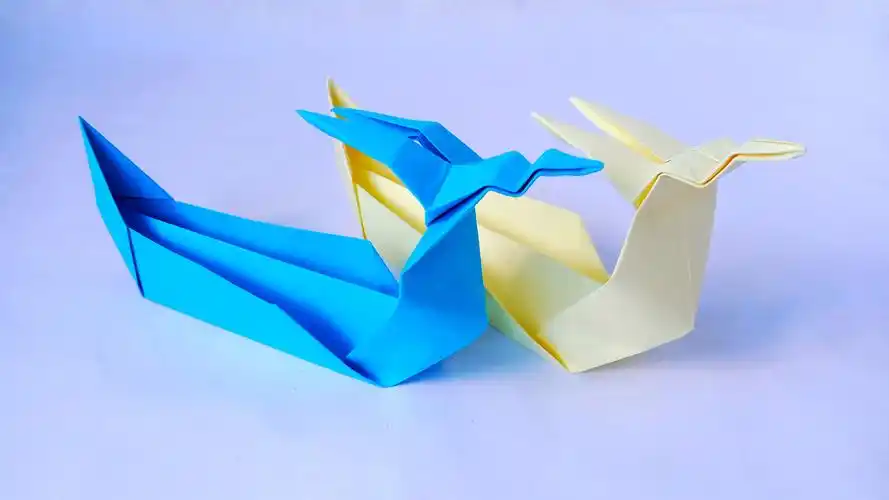 快来折纸龙舟,比比谁折更快更好看,拿半张纸就折艘龙舟#手工折纸#龙舟