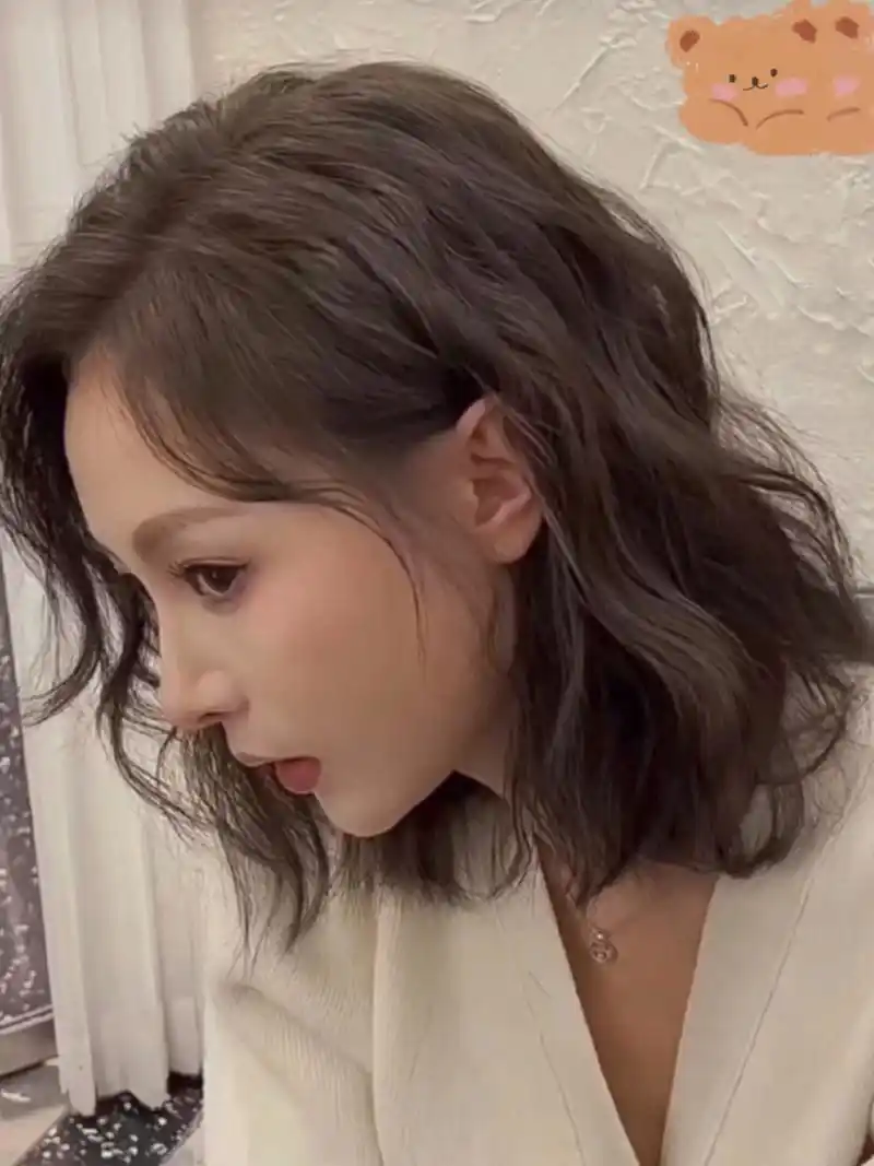 不挑脸型的齐肩法式烫发|短发尴尬期救星 不挑脸型的齐肩法式烫发