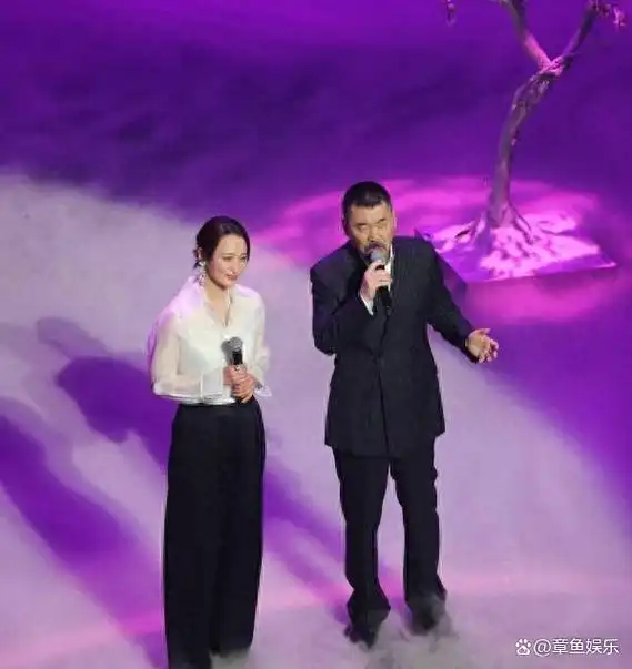 陈建斌蒋勤勤夫妇惊艳舞台,深情对唱《梅花三弄》如诗如画?