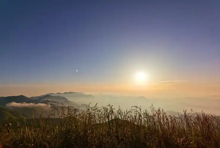 登武功金顶,看绝美日出