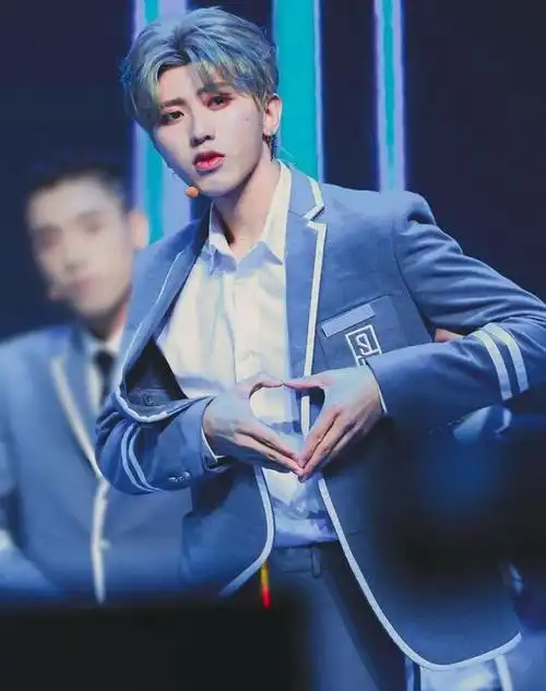 蔡徐坤花式比心合集,最后一个比心厉害了!坤坤:收到了吗?