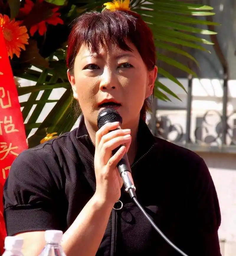 作为女喜剧演员,她远不如宋丹丹蔡明知名,但也曾在春晚留下经典_杨蕾